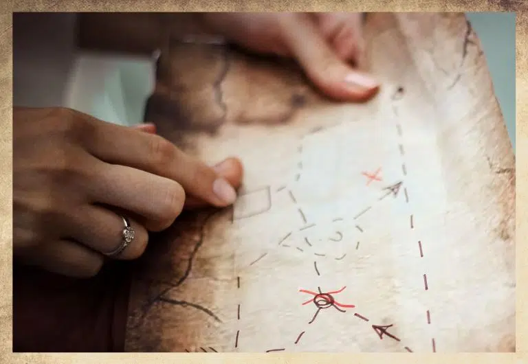 Carte de chasse au trésor cluez paris sur parchemin