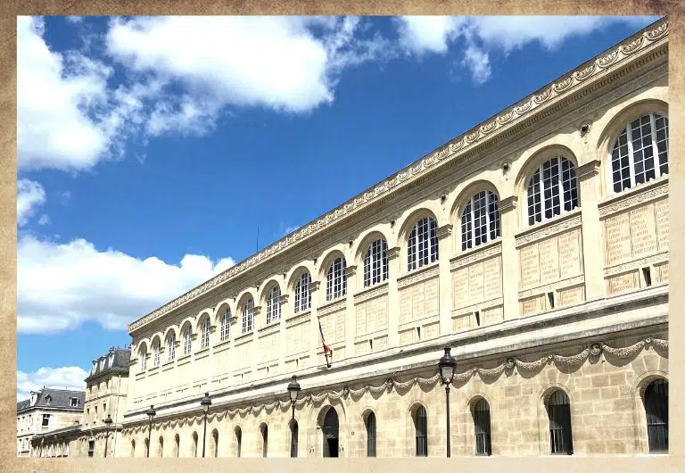 Vue sur la Bibliotheque Sainte Genevieve dans le Quartier Latin