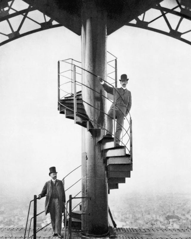 Ça s'est passé un... 26 mai 1889 : Paris se prépare à fêter l'inauguration de la Tour Eiffel ! 🗼✨
-
Il y a 136 ans, le 27 mai 1889, la Tour Eiffel était officiellement inaugurée lors de l’Exposition Universelle. Ce monument iconique est rapidement devenu le symbole de la capitale et un lieu incontournable pour les visiteurs du monde entier.
-
Alors, noté dans vos têtes : demain, le 27 mai, on célèbre cet exploit architectural ! Profitez-en pour frimer devant vos collègues avec cette information !
-
Et si vous passez devant la Tour Eiffel demain, pensez à cette journée historique ! 😉
-
#Paris #TourEiffel #Histoire #MonumentIconique #Innovation #CaSestPasseUn #ClueZ #ClueZParis