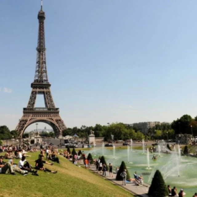 Nous sommes le 16 juin : L'été approche, le soleil brille, et les activités en extérieur sont à l'honneur ! 🌞
-
La capitale française, Paris, ne fait pas exception. Les jardins du Luxembourg, les bords de la Seine, et les squares de la ville se remplissent de Parisiens et de visiteurs venus savourer les bienfaits de cette saison. 🌳
-
Le soleil, symbole de joie et de renouveau, a des effets bénéfiques sur notre bien-être. Il favorise la production de vitamine D, améliore notre humeur, et offre l'occasion de se reconnecter avec la nature. 🌞
-
Les activités en extérieur prennent une place importante, profitez de chaque moment en extérieur pour vous ressourcer, vous divertir, et créer de beaux souvenirs avec nos jeux de piste ! 🌸
-
#Paris #Été #Soleil #Bienêtre #ActivitésExtérieures #Nature #Bienfaits #Plaisir #Ressourcement #VieEnPleinAir #ClueZ #ClueZParis